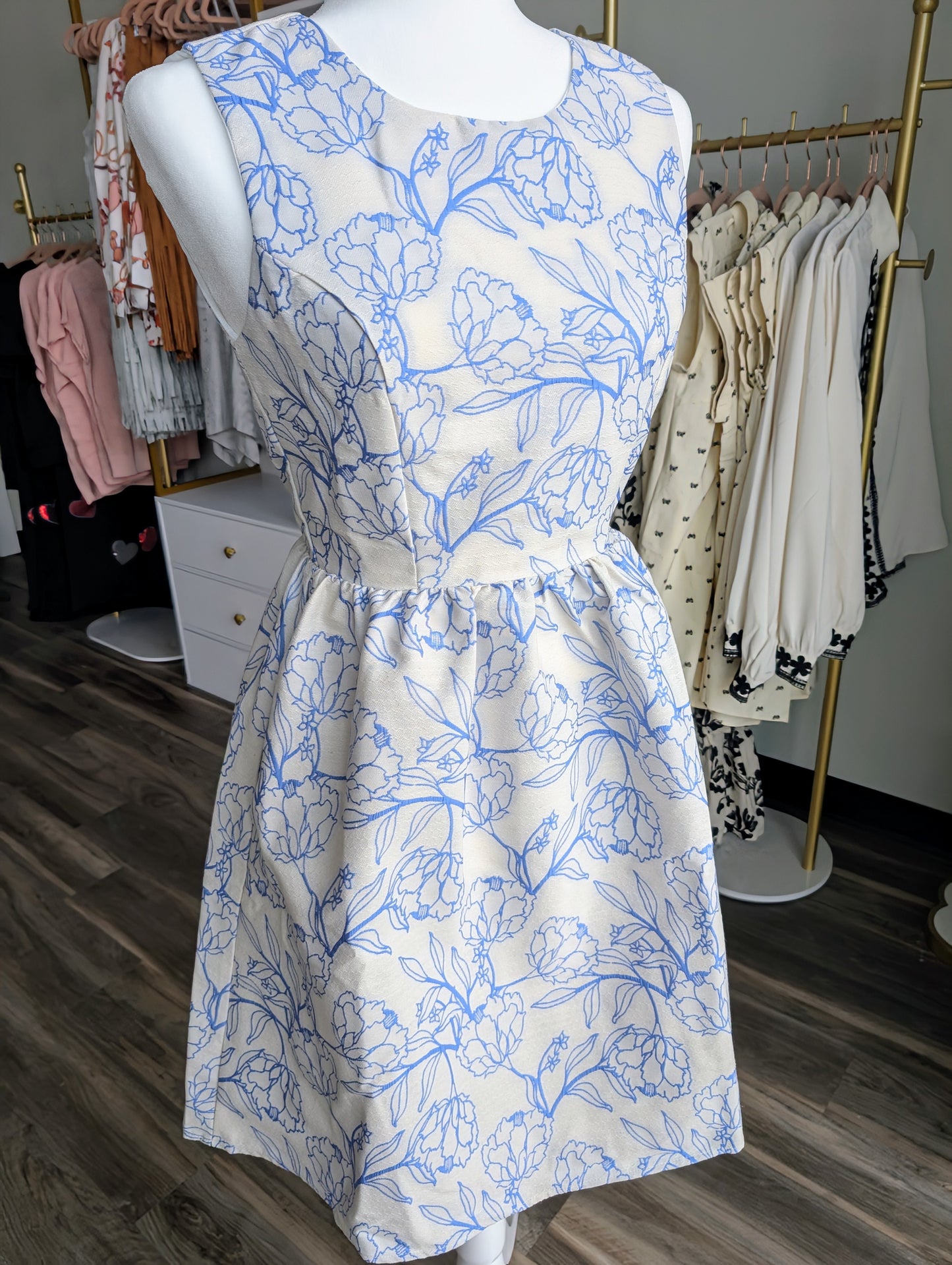 Sleeveless Floral Jaquard Dress